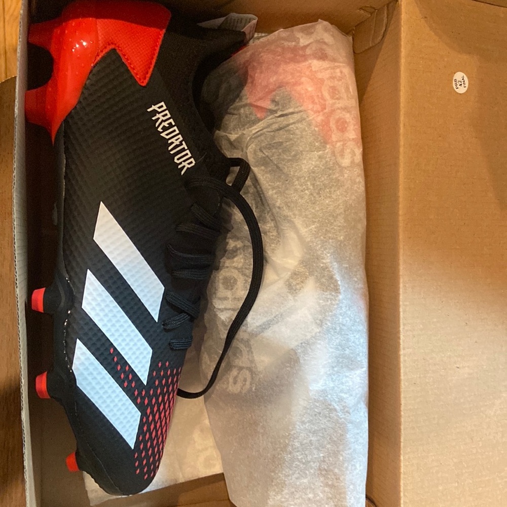 Soccer cleats never worn size 9